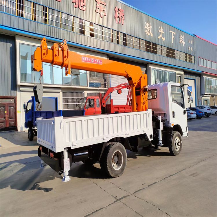 南宫市三轮随车吊定制 农用改装机自备吊中瑞长期出售